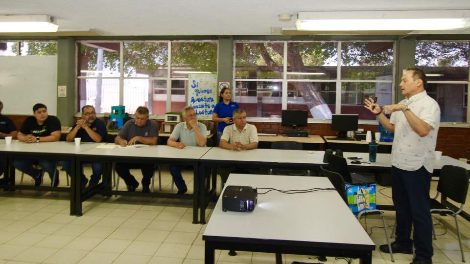 Capacitan a empleados de Cobach sobre el Código de Conducta