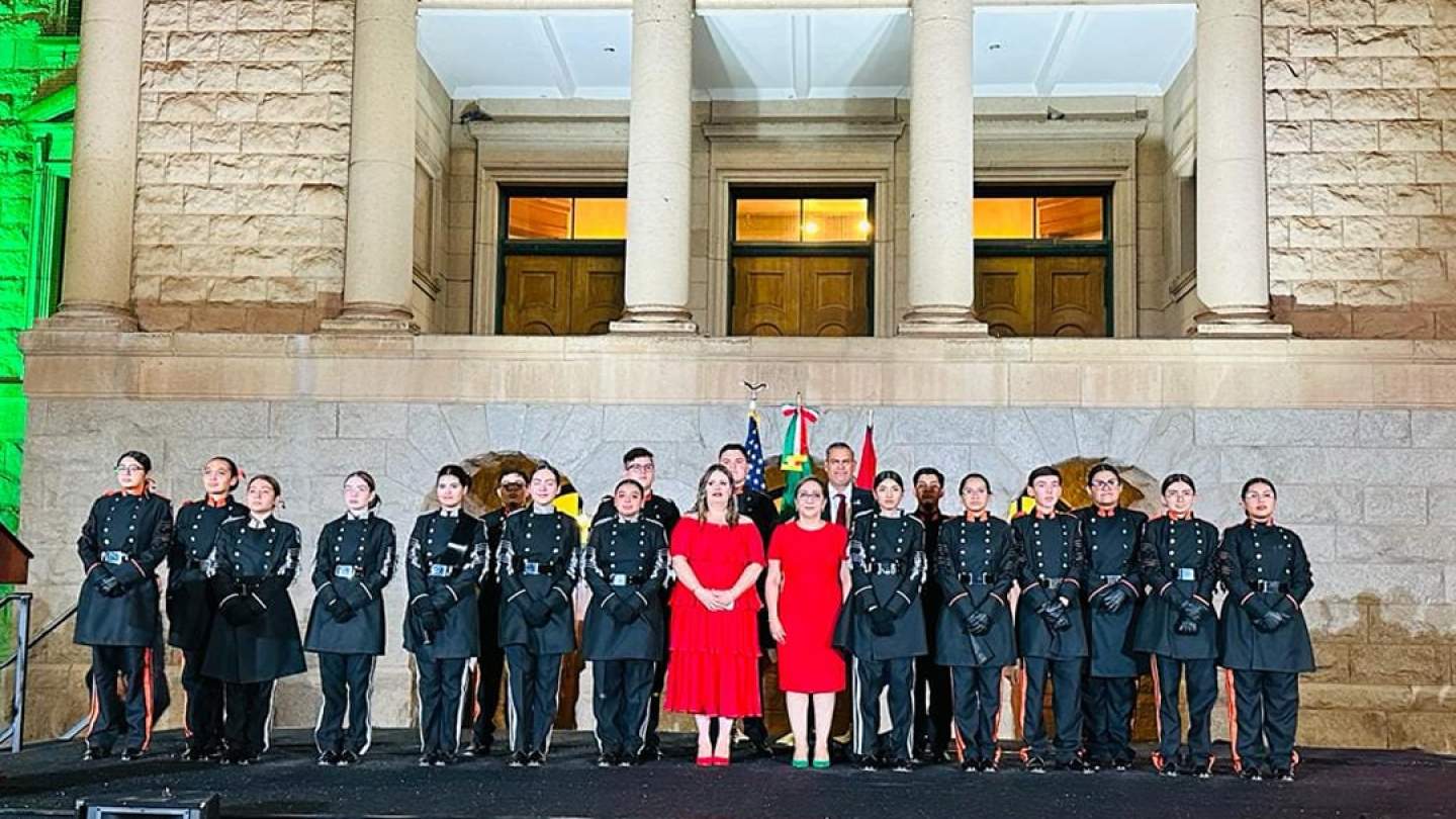 Engalanan Banda de Guerra y Escolta de Cobach las Fiestas Patrias en EU