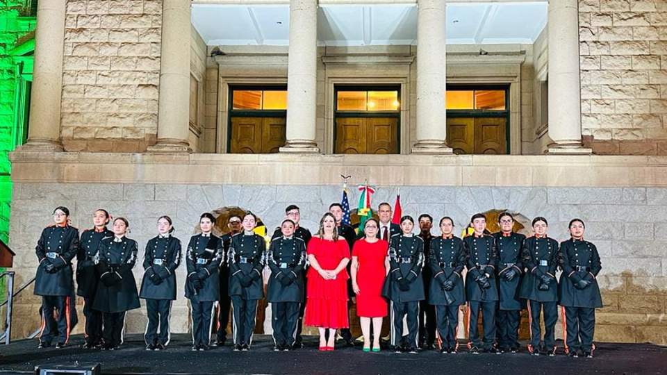 Engalanan Banda de Guerra y Escolta de Cobach las Fiestas Patrias en EU