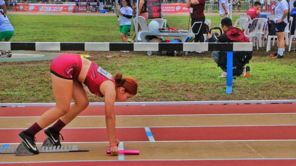 Gana alumna de Cobach Sonora medalla de oro en atletismo en Juegos Nacionales Conade 2023.