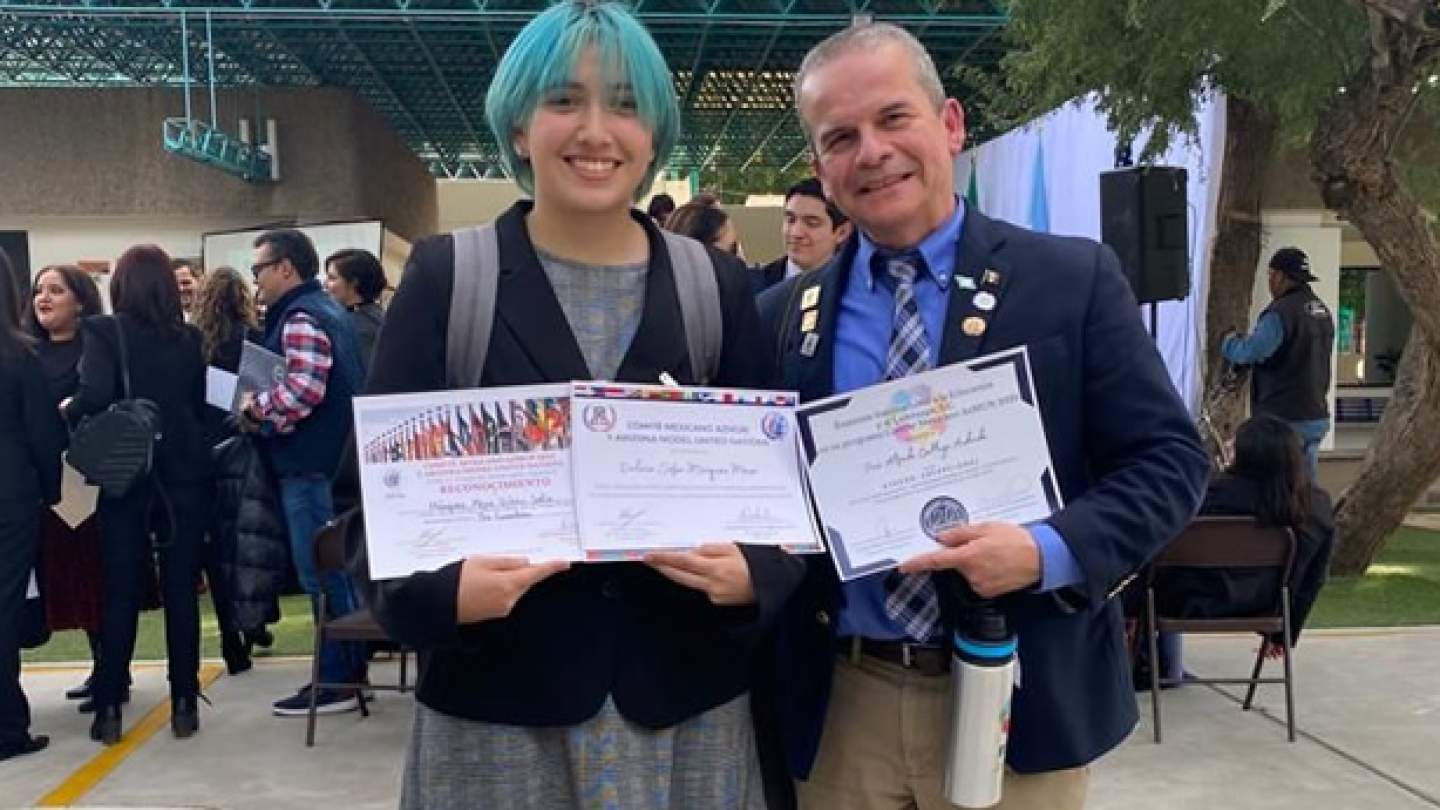 Distinguen a alumna de Cobach en ensayo de AzMUN