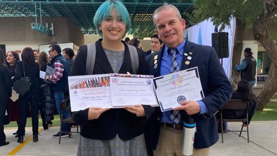 Distinguen a alumna de Cobach en ensayo de AzMUN