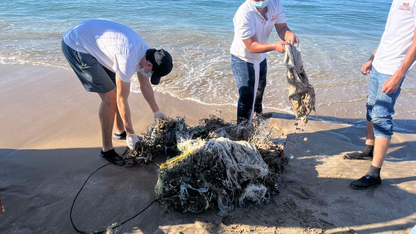 Participa alumnado de Cobach Sonora en gran jornada de limpieza en Bahía de Kino