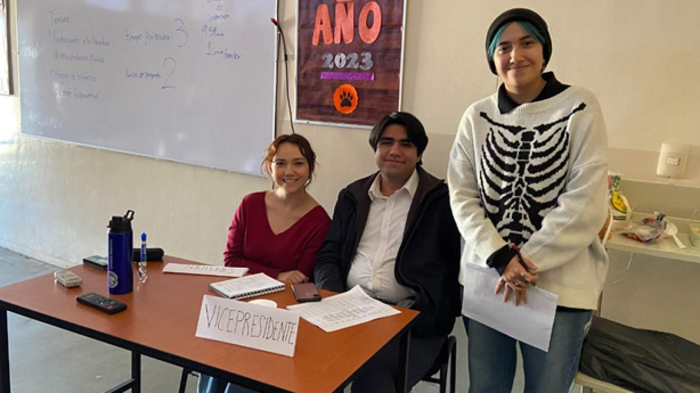 Alumna del Plantel ELR se prepara para el AzMun