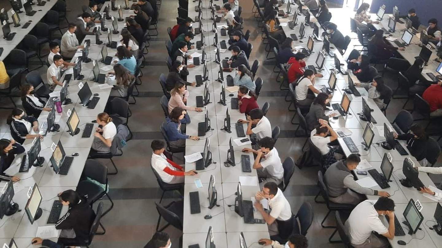 Compiten estudiantes de Cobach Sonora por premio a la excelencia en Concurso Estatal Académico