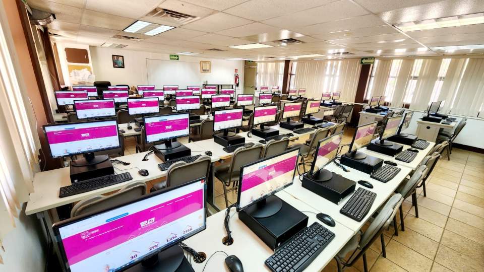 Más de mil alumnos beneficiados con donación de equipo de cómputo nuevo: Cobach Sonora