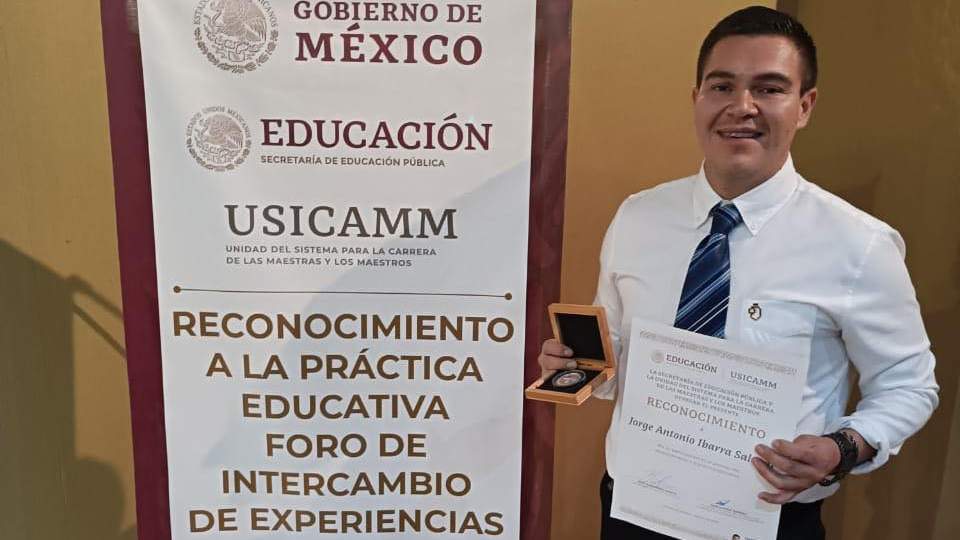 Reconocen autoridades educativas nacionales a docente de Cobach Sonora