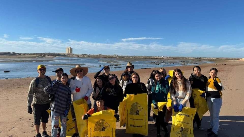 Estudiantes de Cobach y Gobierno de Sonora se suman a jornada internacional de limpieza de costas
