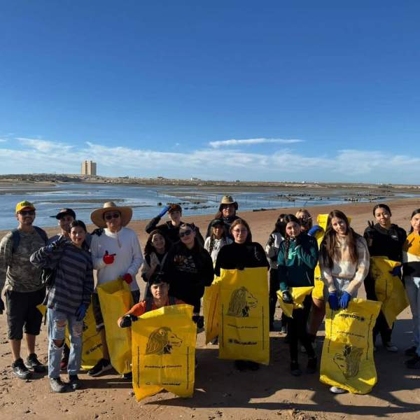 Estudiantes de Cobach y Gobierno de Sonora se suman a jornada internacional de limpieza de costas